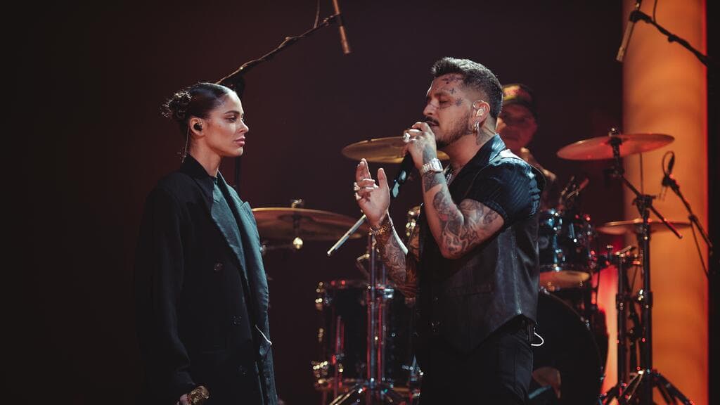 Nodal subió al escenario con Tini para ensayar la presentación de esta noche en Premio Lo Nuestro 2023.