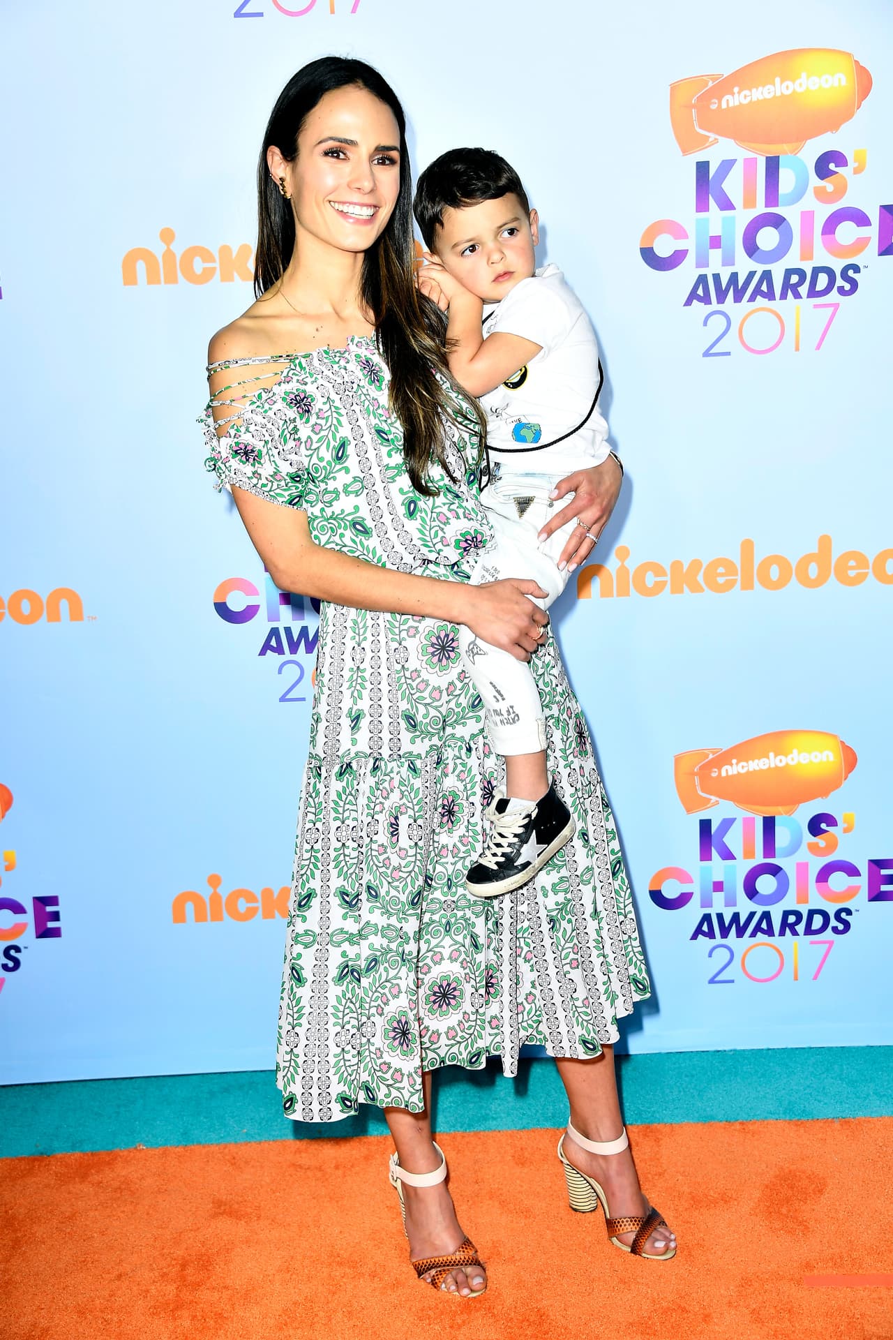 Jordana Brewster con su nene