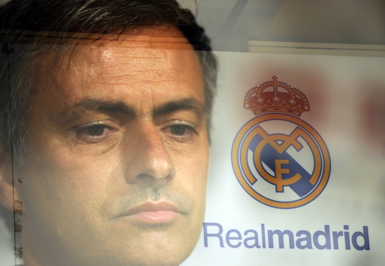 El estratega atacó públicamente al argentino en diciembre de ese mismo año, por no defender los intereses de su equipo: "El club tiene una estructura, pero no está funcionando y él debería defender al equipo. Quiero una reunión con el presidente", dijo. El siguiente verano Valdano se fue.