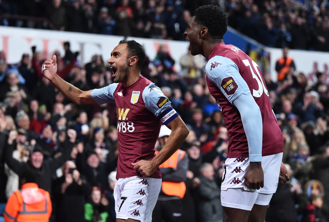 Marcus Rashford de Manchester United dio la victoria a su equipo ante el Chelsea 2-1, mientras que Aston Villa se impuso al Wolverhampton 2-1.