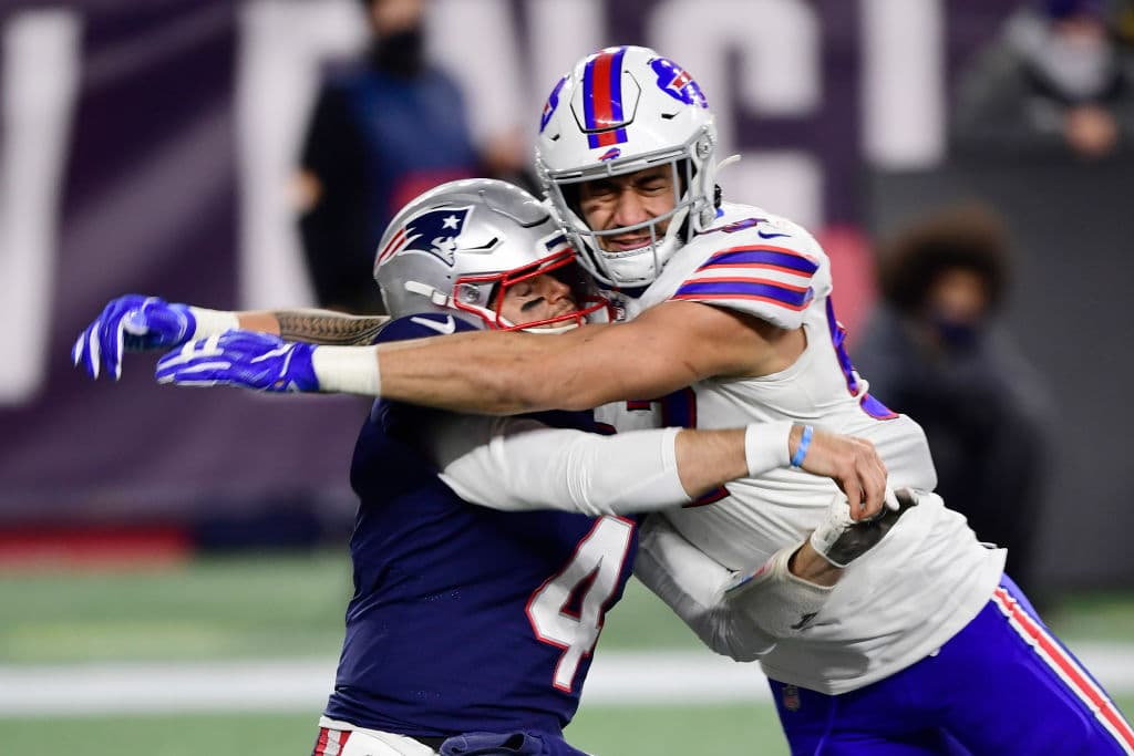Steffon Diggs supera las 120 yardas por aire y recibe 3 pases de anotación en la victoria 38-9 sobre los New England Patriots.