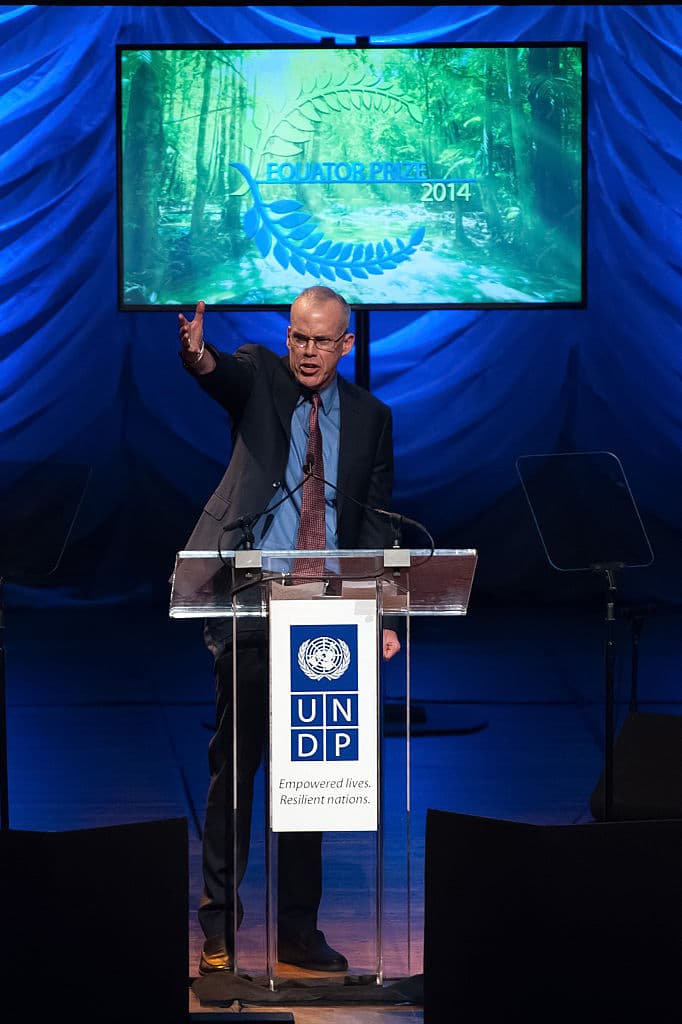 El activista climático Bill McKibben se unió a la protesta vía telefónica, ya que se encontraba en el Chase Bank de Washington, pero su intervención se vio obligada a terminar cuando llegó la policía al edificio.
<br>