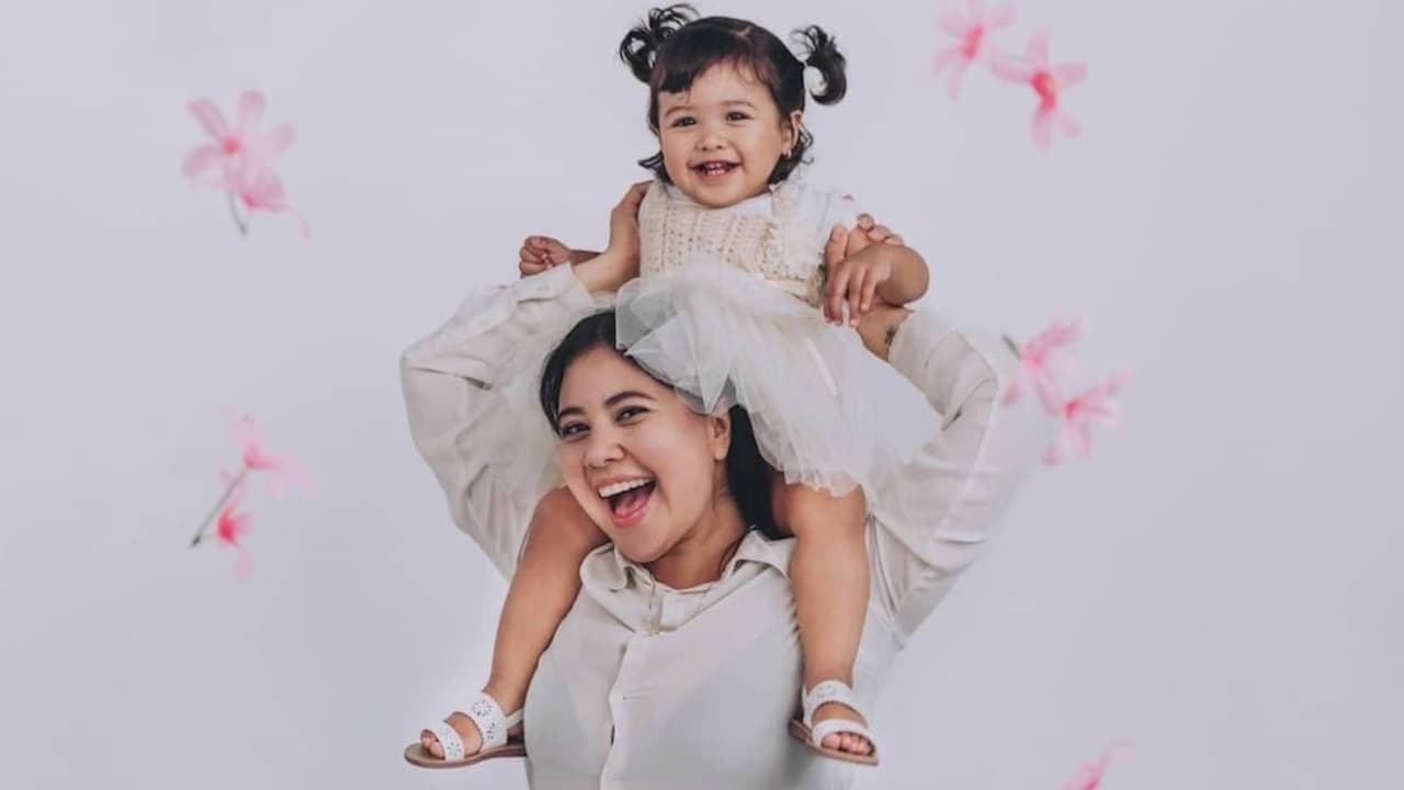 Del miedo a la esperanza: madre confía en ganarle la batalla al cáncer inspirada en su pequeña hija