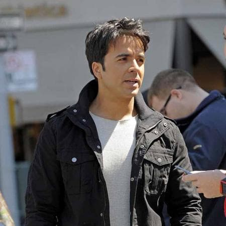 Luis Fonsi fue otro de los cantantes que derrochaban música romántica ese año, cómo olvidar 'No me doy por vencido'.