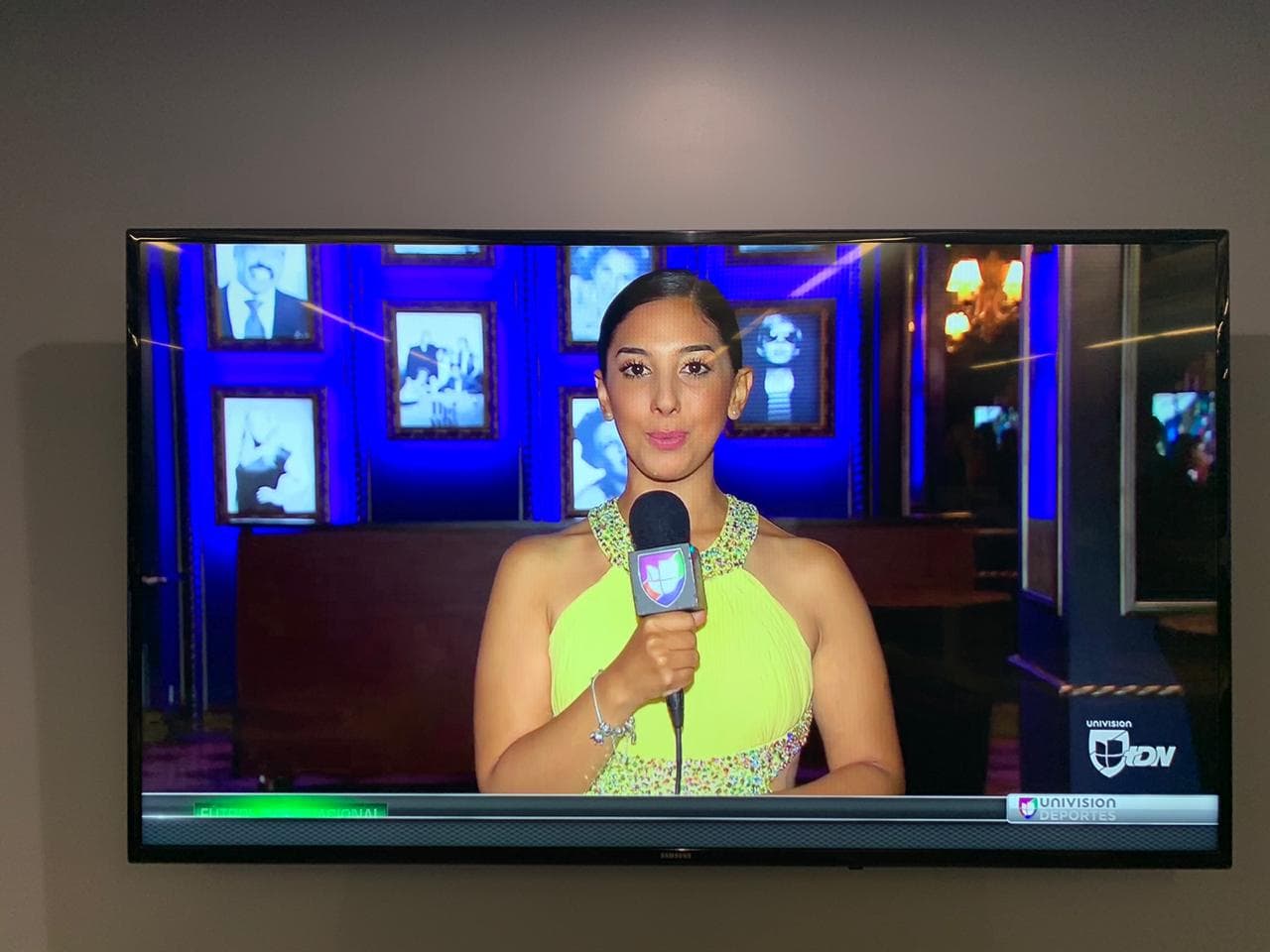 Logrando colaborar con el equipo de televisión de Univision Deportes.