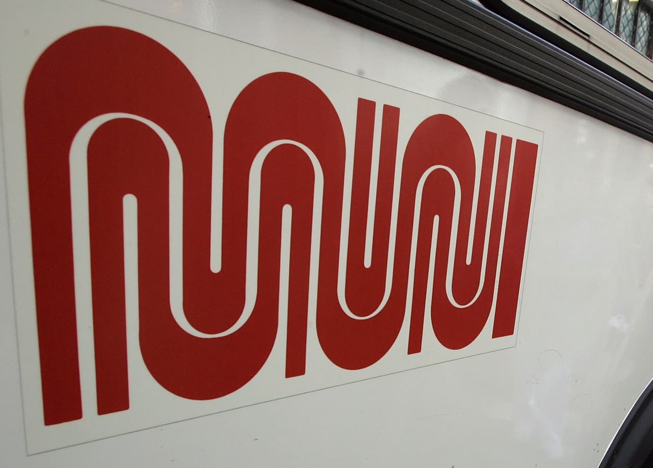 Arrestan a conductor de SUV que chocó con un autobús del Muni por manejar bajo la influencia