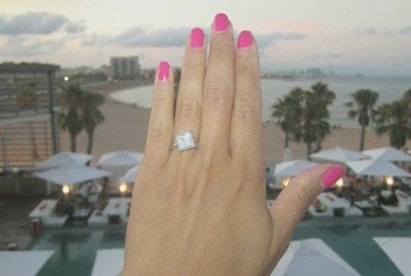 Con esa hermosa joya comenzaron también los preparativos de la boda.