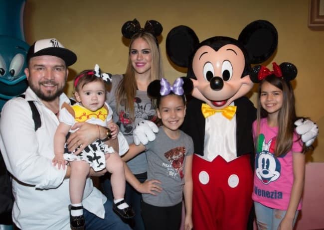 Poncho Lizárraga no tiene una, ni dos, sino tres 'princesas' en casa: Ivanna, Celia Sofía, y la pequeñita Ximena, fruto de su relación con su adorada Celia, pero además tiene otra hija de 21 años, de nombre Yoselin.