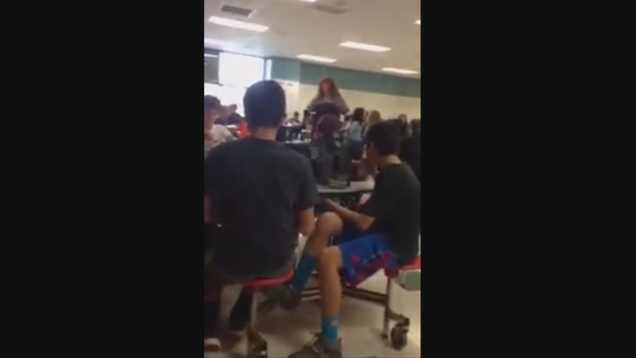 Video: unos niños cantan "¡Construyan el muro!" en una escuela de Michigan tras la victoria de Trump