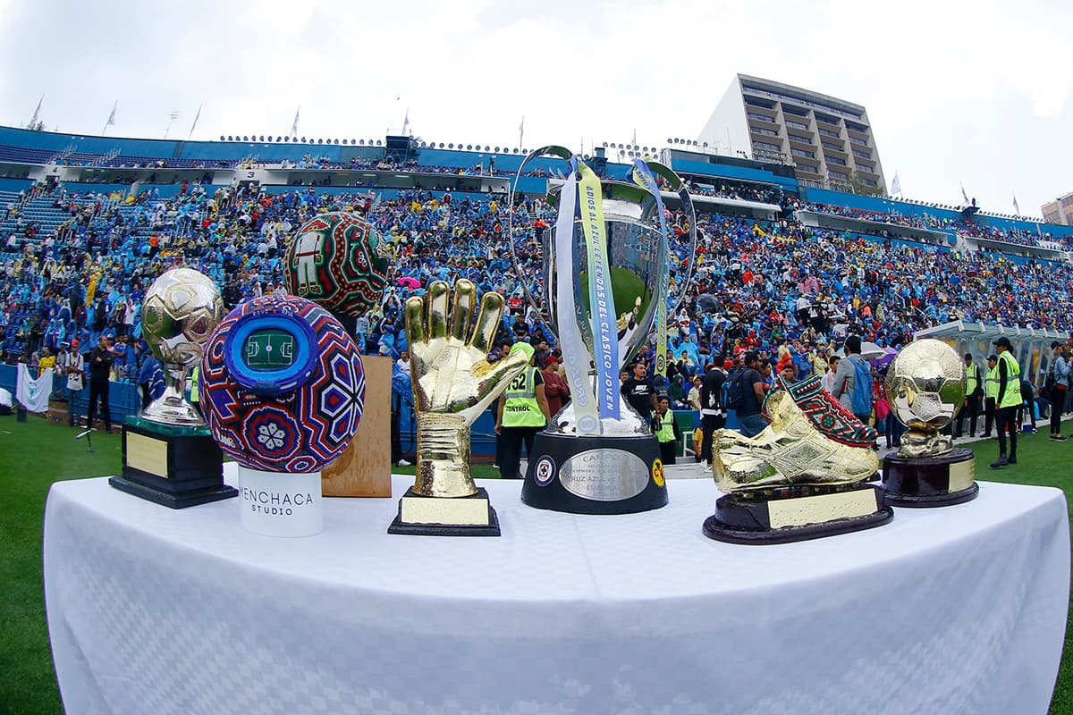 Los trofeos entregdos al final del juego de leyendas.
