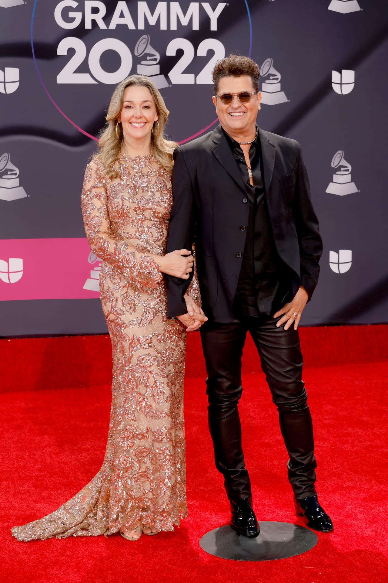 <h2 class="cms-H2-H2">Carlos Vives y Claudia Elena Vásquez </h2>
<br>
<br>Este es el tercer matrimonio del cantante colombiano, y en el que más tiempo lleva casado. Ella fue Señorita Colombia en 1996 y ya tienen 22 años juntos. De esta relación nacieron Pedro y Elena.