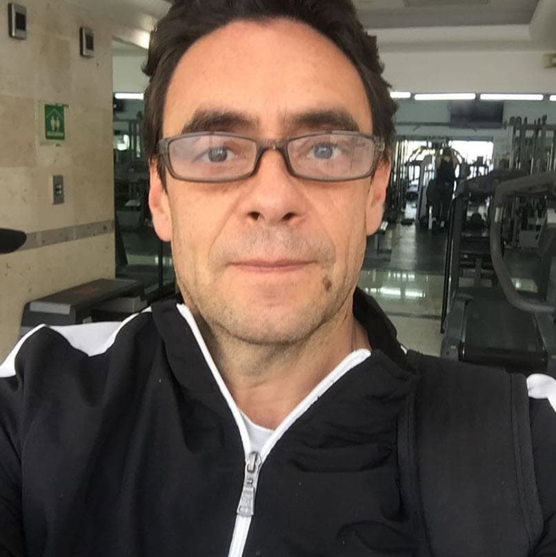 Uno de ellos fue el cantante y actor
<b>Andrés Bonfiglio</b>, a quien Andrea conoció durante su paso por el mundo de la música a finales de la década de 1980.
<br>