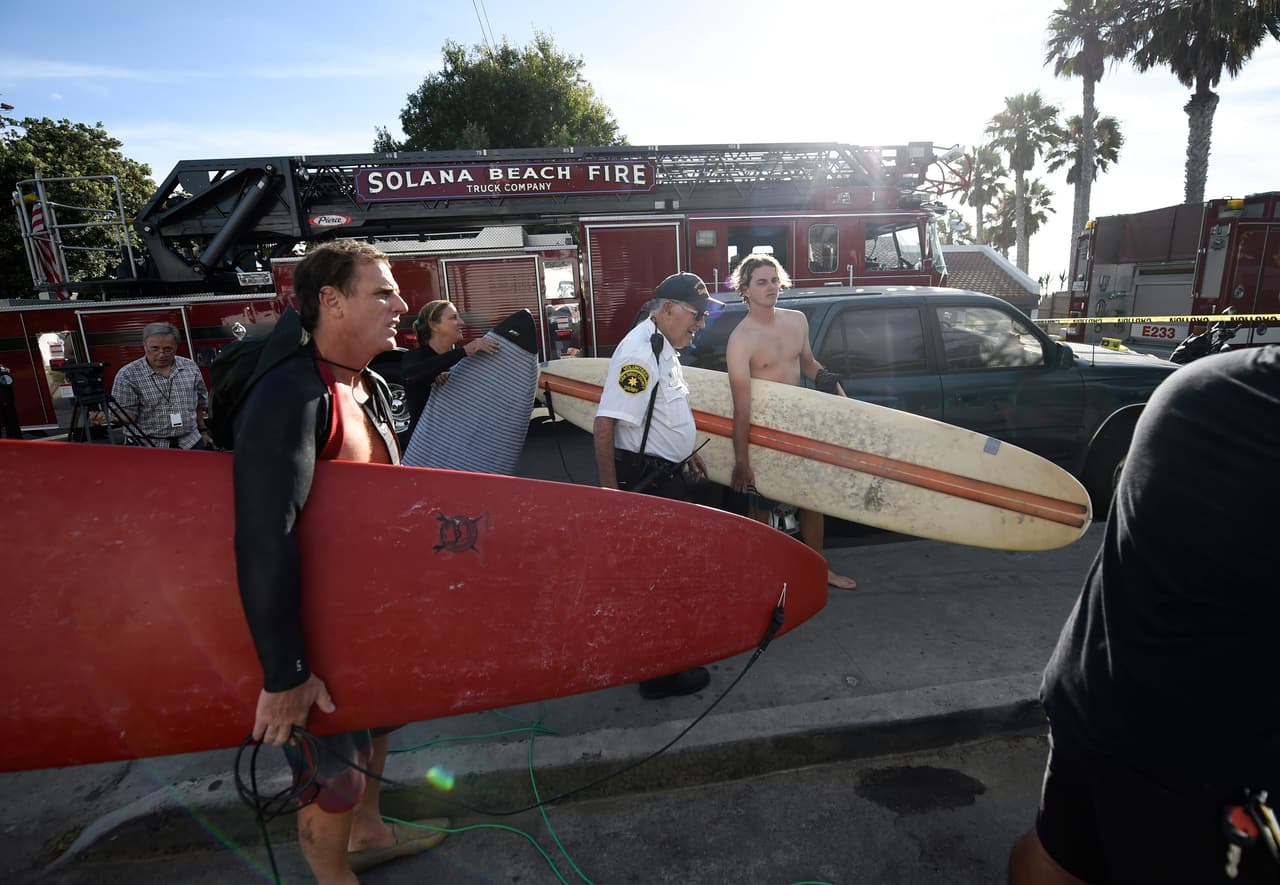 Hasta el momento no hay reportes de daños en las casas sobre el acantilado.