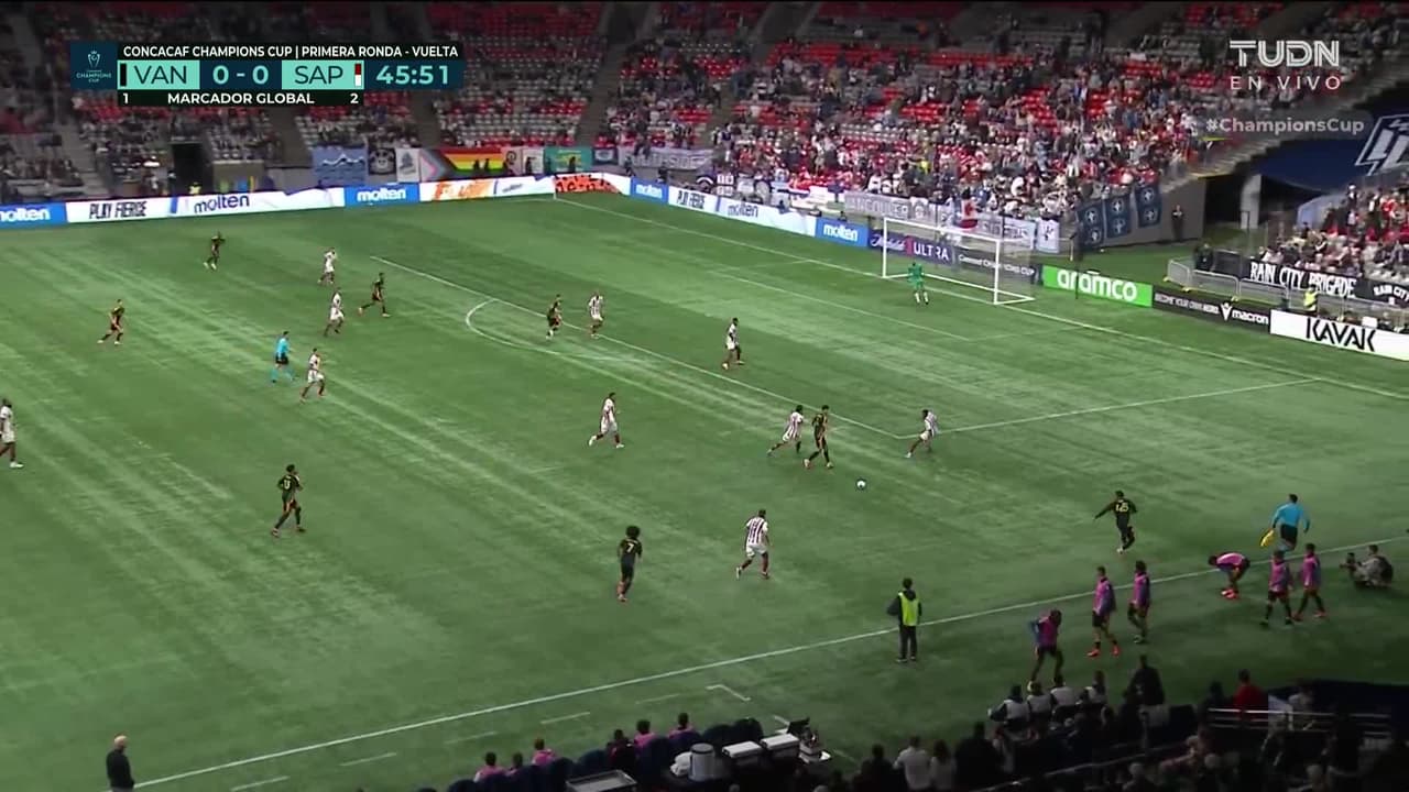 ¡GOL!  anota para Vancouver Whitecaps. Brian White