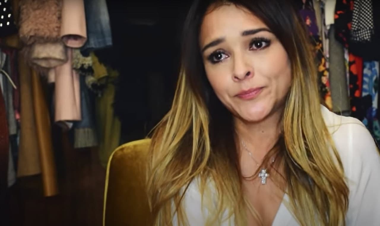 La tarde del pasado 2 de octubre 
<b>Grettell Valdez</b> compartió que, 
<b>debido a la muerte cerebral que le diagnosticaron a su padre</b>, fallecería en "cuestión de horas" al desconectarle el respirador artificial y dejar de suministrarle los medicamentos.
<br>