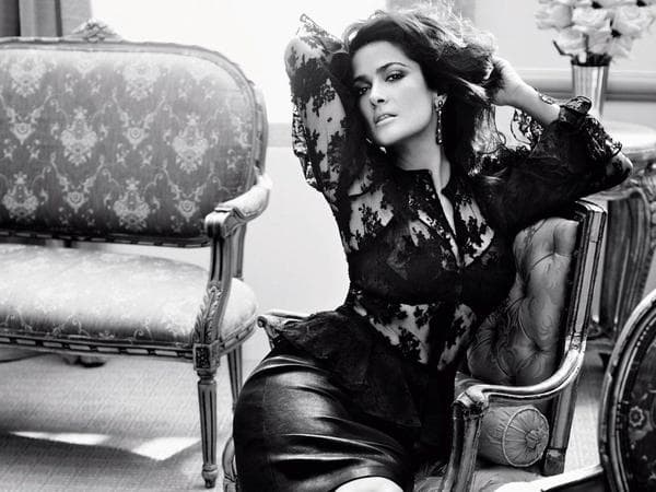 37. 49 fotos candentes de Salma.