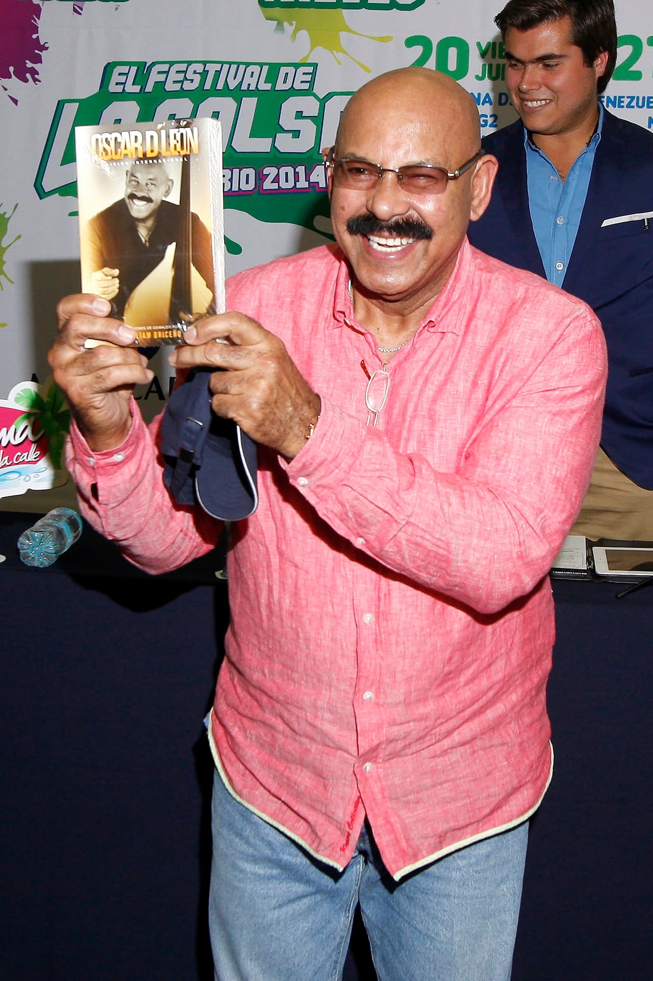 <b>Óscar D' León</b> confesó en su biografía que ha cantado para narcotraficantes. “He estado en fiestas de esa gente, pero no fui pensando en el narcótico, fui pensando en mi arte y lo pagan”, escribió el artista venezolano.