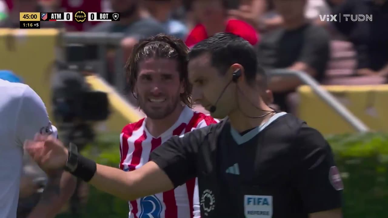 ¡No hay penal! César Arturo Ramos enciende la polémica