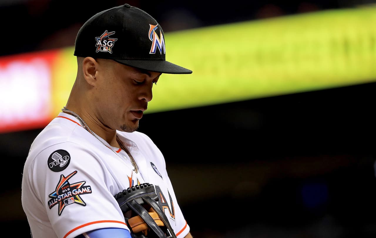 2. Giancarlo Stanton (Miami Marlins) - 13 años 325 millones de dólares.