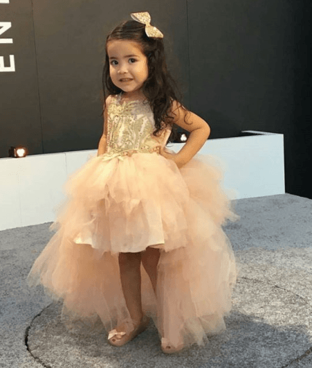 La primera alfombra en la que desfiló. Giulietta posó sola por primera vez y lo hizo muy bien.