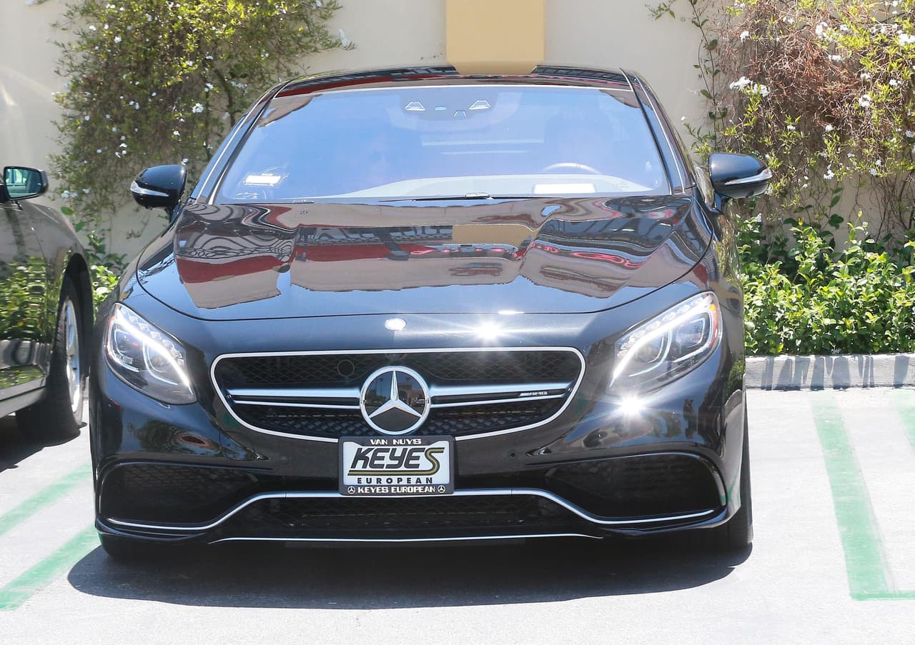 Este lujoso Mercedes 200K resulta ser su nueva "arma de seducción."