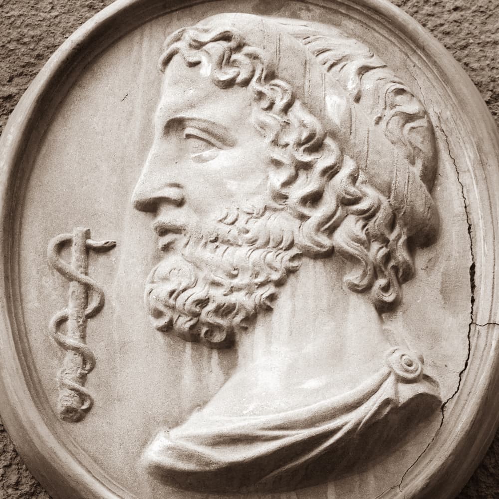 En la antigüedad, la idea de que los sueños eran una manera de curación era del conocimiento común. Por ejemplo, en la antigua Grecia había un gran número de templos dedicados a Asclepio, dios de la medicina y la curación.