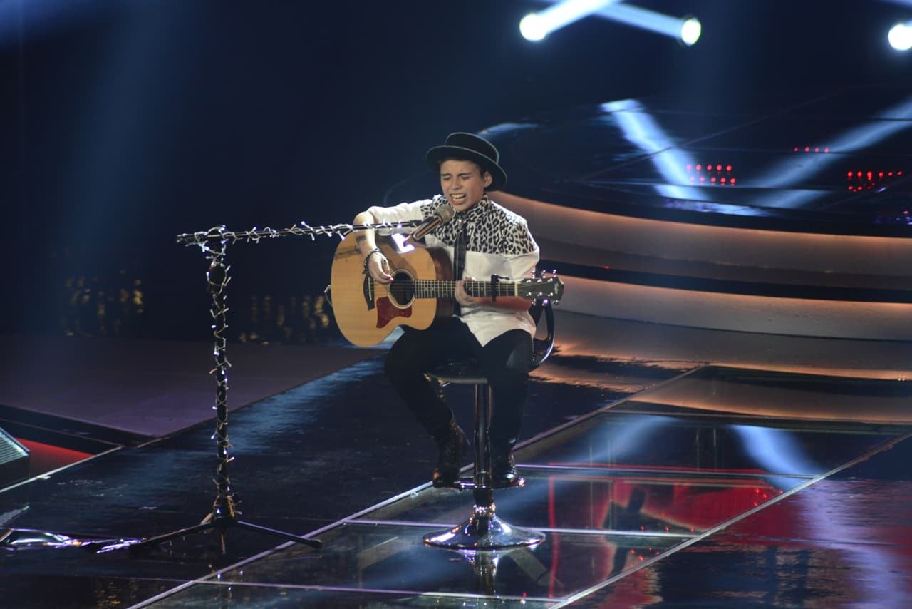 Esta ocasión los capitanes tuvieron que cantar con los papás y en la segunda etapa los hijos lo hicieron de manera individual para poder elevar la puntuación. Hubo doble eliminación y los Valdés dijeron adiós. Paty Cantú pasó por lo mismo que María León y sus dos familias se enfrentaron, quedando fuera los Tijerina.