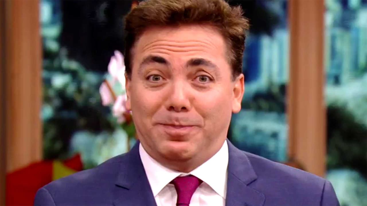 Esta fue la cara que Cristian Castro puso cuando la grafóloga Marisol Centeno analizó su letra y aseguró es un hombre apasionado con una gran debilidad por todas las mujeres. "Es todo un seductor, vanidoso e independiente, así como muy cariñoso", mencionó Centeno.
<br>