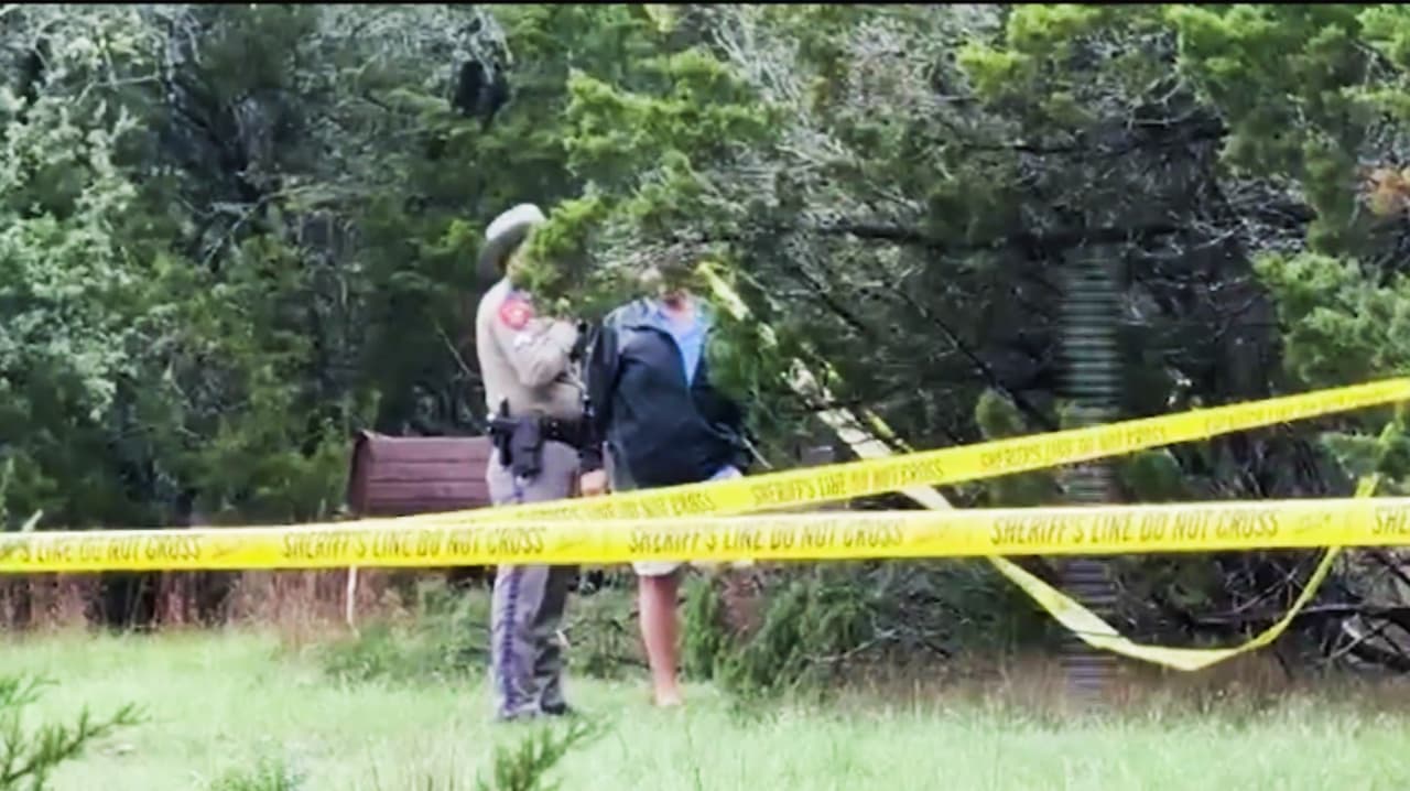 Mueren cuatro pasajeros y un piloto en la caída de una avioneta en el Condado Hays