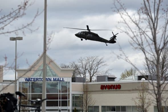Hasta las inmediaciones de la casa se ha desplazado una tanqueta y un helicóptero sobrevuela constantemente la vivienda. La policía informó que planeaban una "explosión controlada" en una vivienda de la localidad de Cambridge, como medida de "extrema precaución". En la localidad de Cambridge, aledaña a Boston, residía desde hace al menos un año Dzhokhar A. Tsarnaev, uno de los dos sospechosos en las bombas del lunes en la maratón de Boston, aunque se desconoce si la vivienda donde se producirá la explosión es la suya.