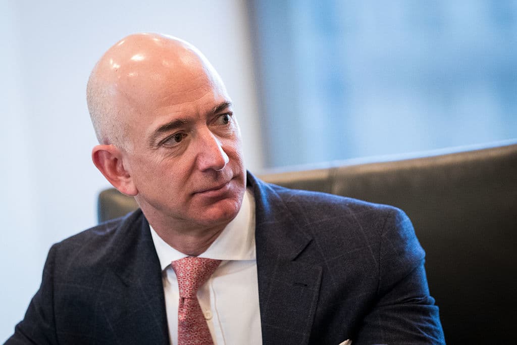 El dueño de Amazon, Jeff Bezos, acusa al diario sensacionalista 'National Enquirer' de extorsión y chantaje