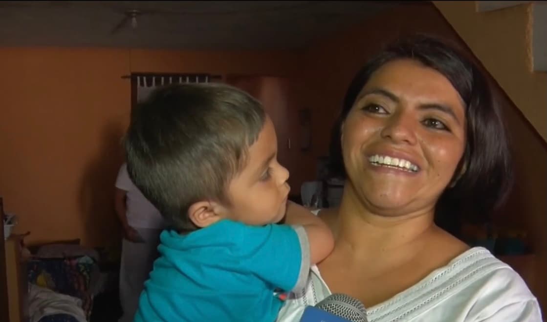 La misma angustia la muestra su esposa Ilsi Galdámez, quien no olvida todo el tiempo en el que no había
<a href="https://www.univision.com/temas/dinero">dinero</a> para poder comer.
<b> “Nos ha costado mucho trabajo”</b>, dice.
<br>