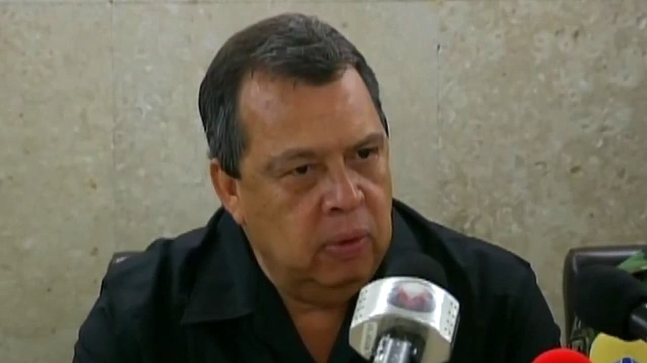 Ángel Aguirre comparece sobre el caso Ayotzinapa y pasará su primer noche en prisión
