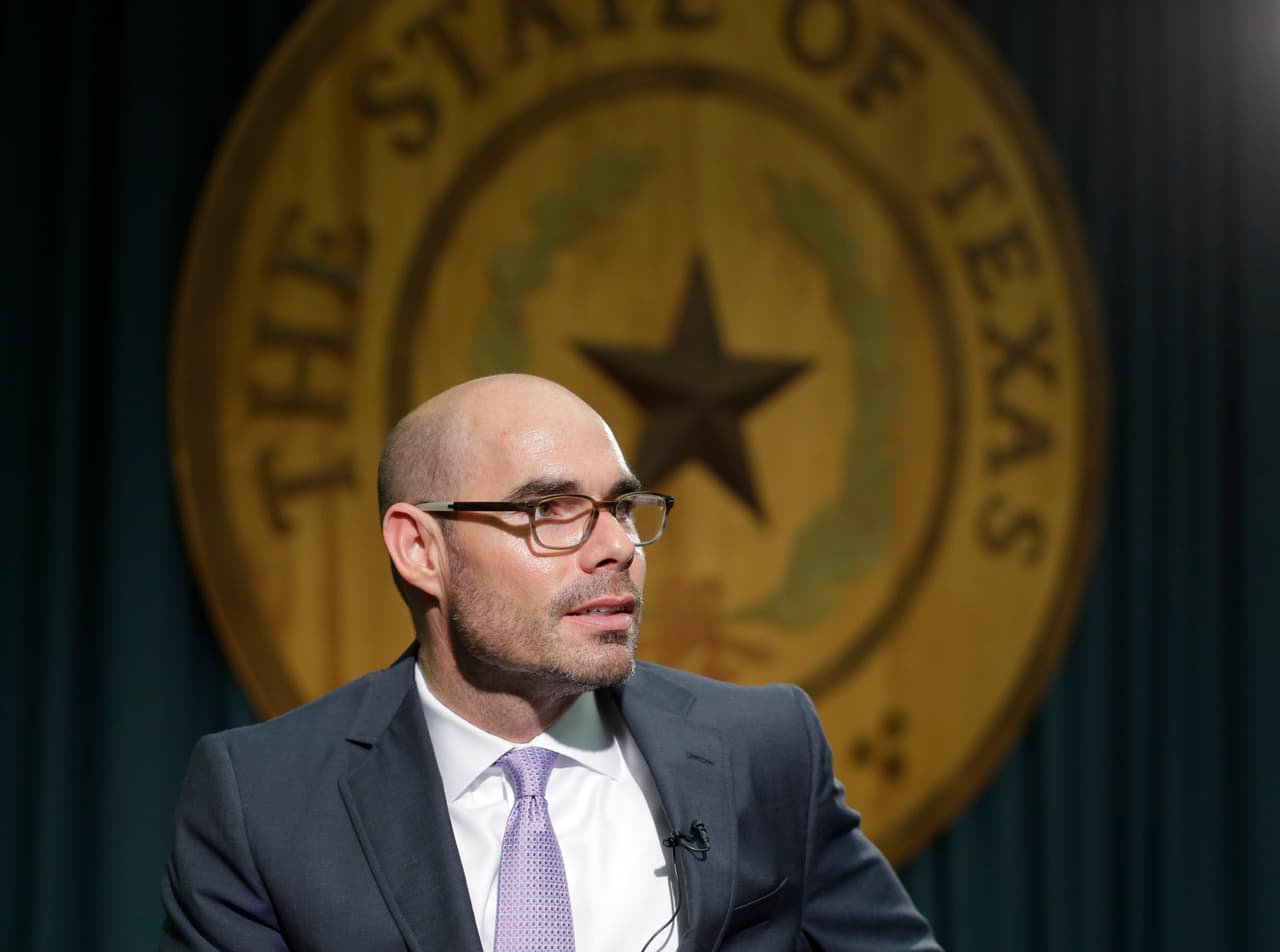 Dennis Bonnen. El representante de Angleton se negó a seguir discutiendo las más de 100 enmiendas propuestas por los representantes demócratas y pidió que fueran registradas como “fallidas”.