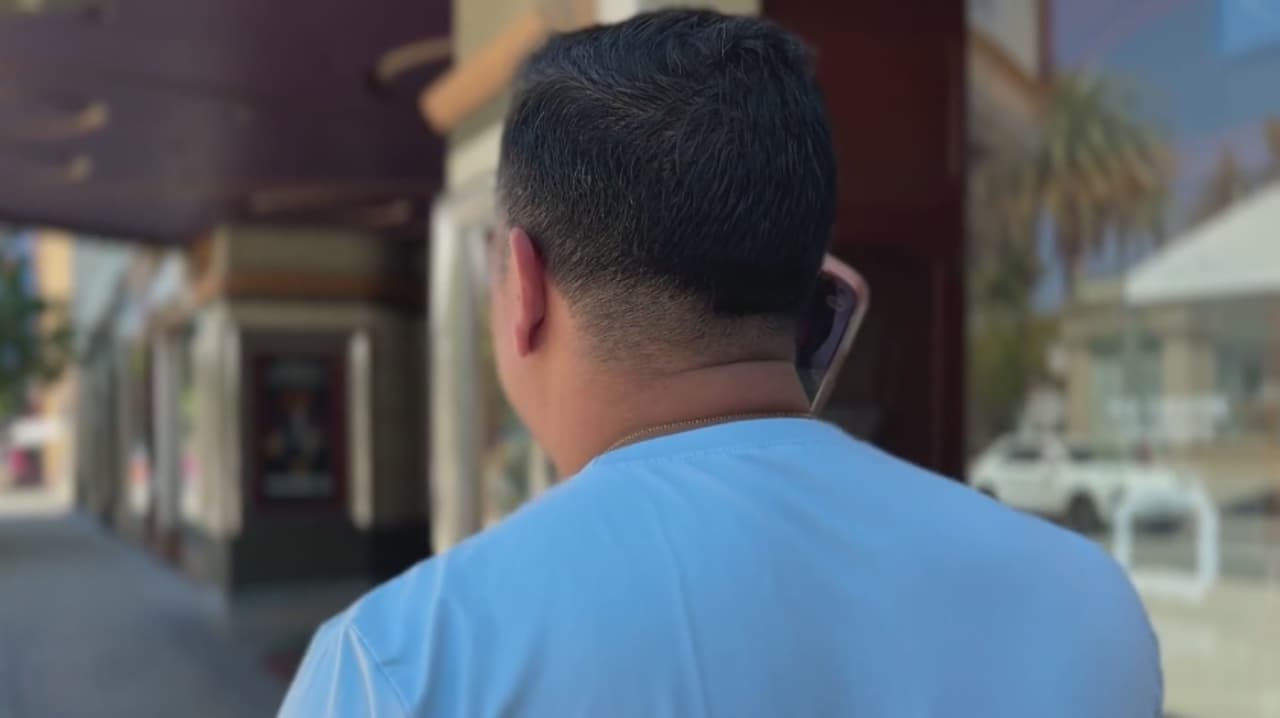 Televidente denuncia que una financiera le negó atención en español por “política” interna