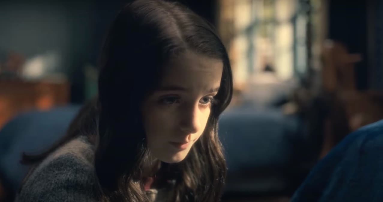 <b>Kate Siegel y McKenna Grace </b>
<br>Otro papel infantil al que dio vida McKenna Grace fue a Theo Crain en la serie ‘The Haunting of Hill House’, para el cual incluso se tiñó el cabello castaño.
