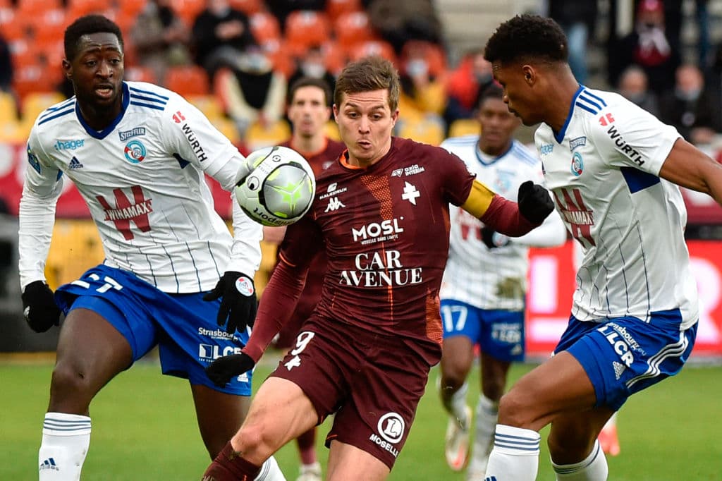 Racing de Estrasburgo se impone 2-0 ante Metz con anotaciones de Ludovic Ajorque y Jean-Eudes Aholou durante la fecha 20 en la Ligue 1.