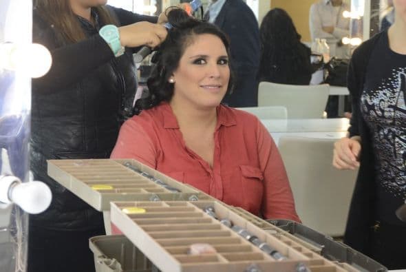 Entre la secadora y el polvo, 'La Vale' pone su mejor sonrisa y hasta cuenta sus anécdotas con su primogénita.