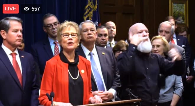 EN VIVO: Rueda de prensa del gobernador de Georgia tras confirmarse la primera muerte relacionada al coronavirus.