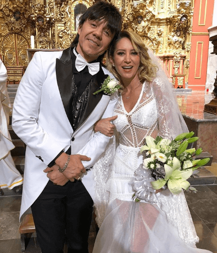En la nueva temporada de 'Nosotros los Guapos', El Vítor llegará al altar con la guapísima Geraldine Bazán.