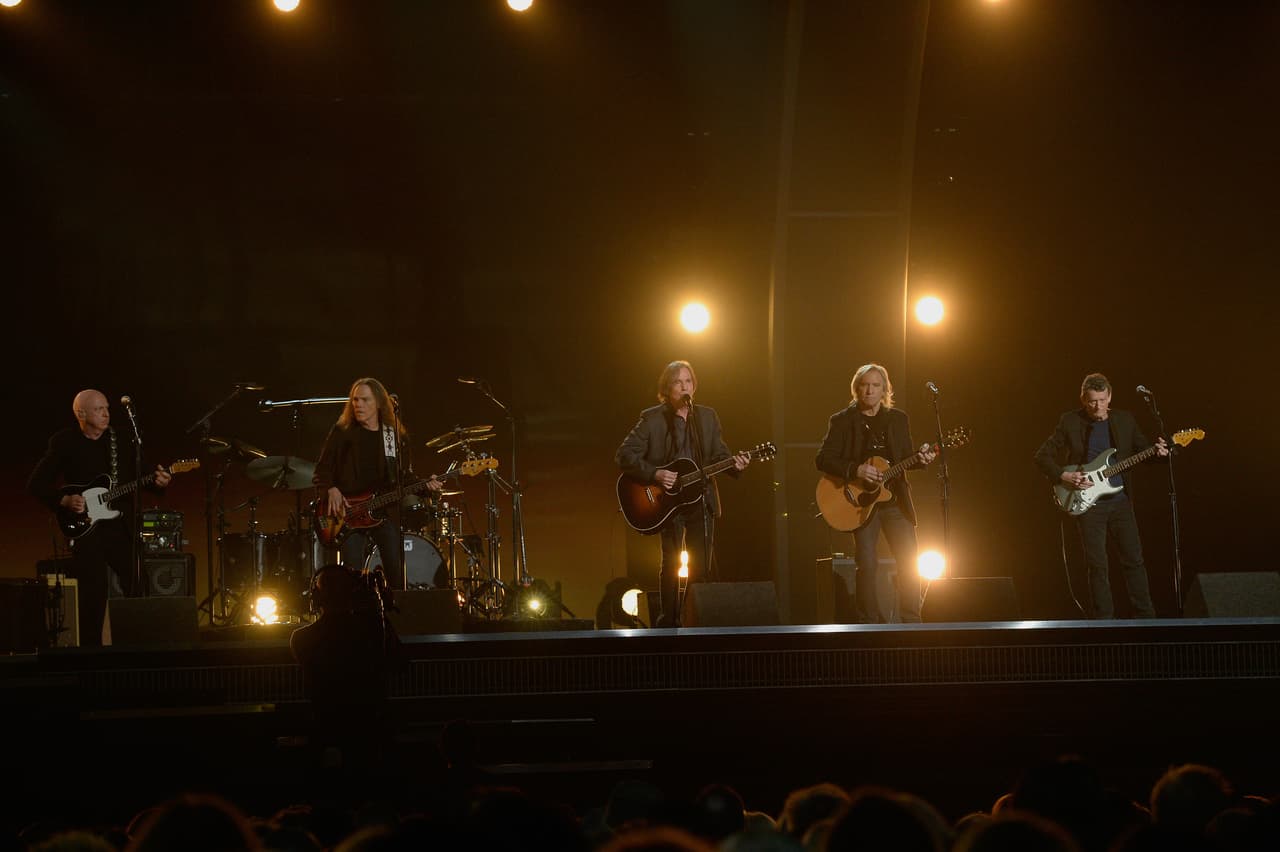 Los músicos realizarón un pequeño honor para recordar al músico Glen Frey.