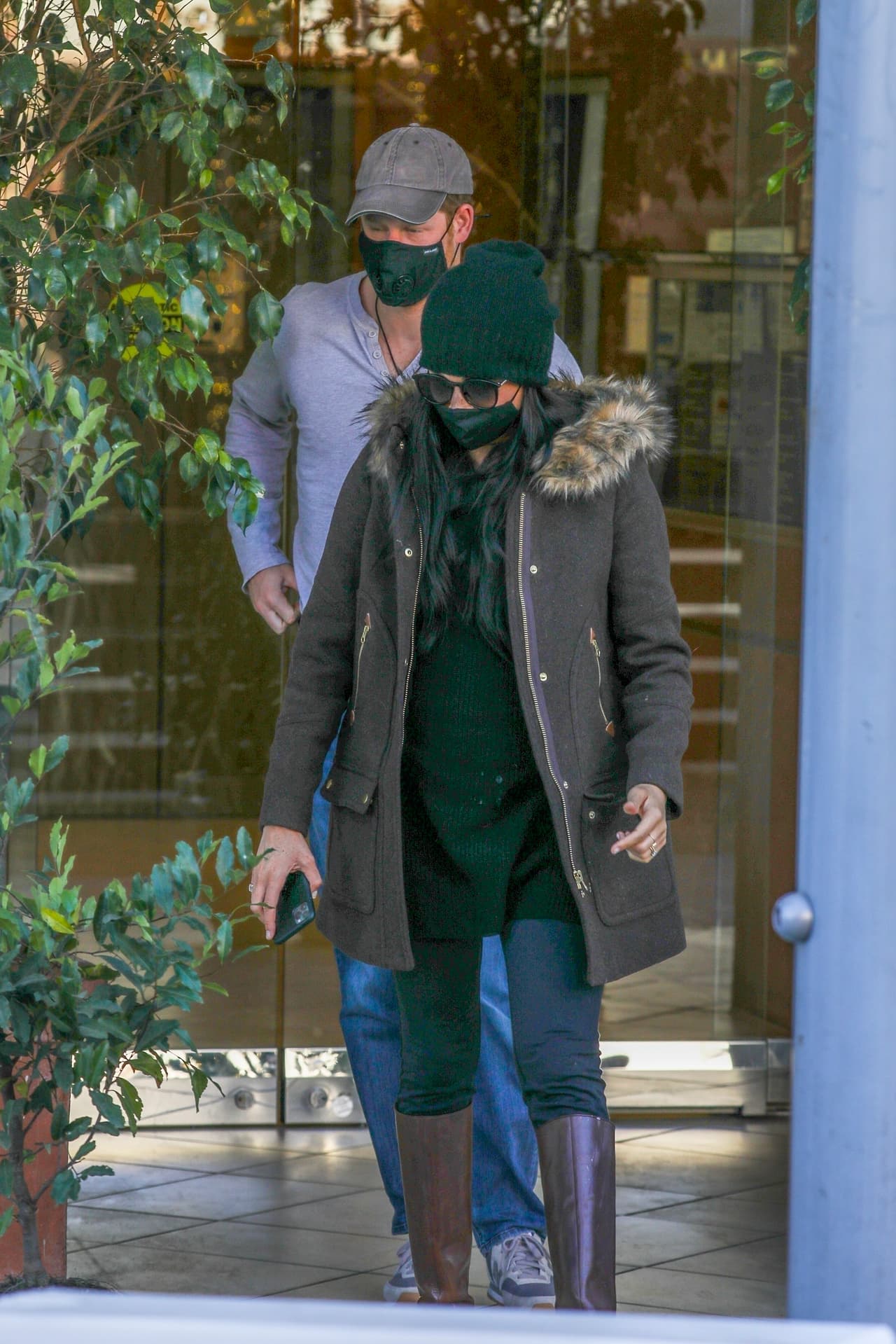 La fiesta que la duquesa estaría planeando no rompería con alguna regla por covid-19, ya que 
<b><a href="https://www.univision.com/shows/despierta-america/nueva-york-y-california-levantan-restricciones-por-el-covid-los-medicos-opinan-si-ya-era-el-momento-video" target="_blank">California no ha impuesto aún nuevos cierres </a></b>o restricciones a la población. 
<br>