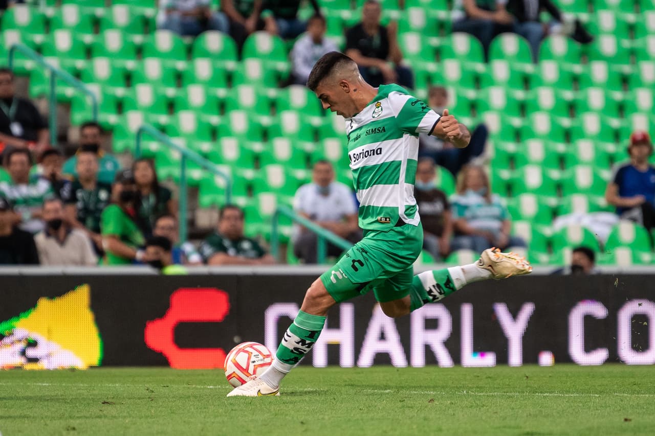 Santos Laguna aseguró una victoria ante Necaxa en el inicio de la Jornada 13 del Apertura 2022 de Liga MX para escalar a la tercera posición general.