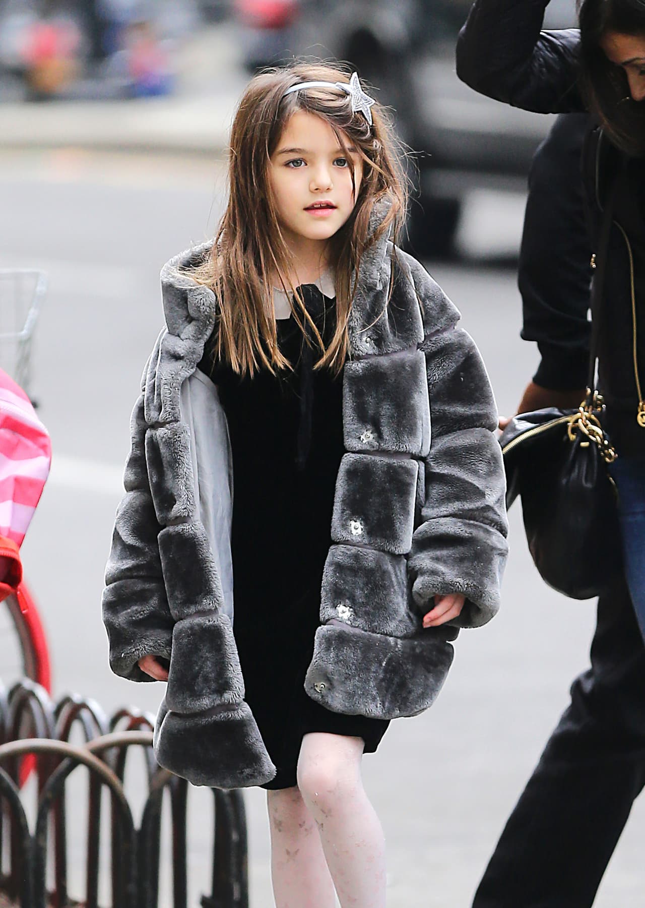 Para ir a la escuela en invierno usa abrigos cálidos, pero a la moda.