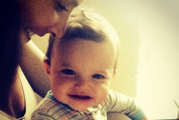 Han pasado cinco años desde que 
<b><a href="https://www.univision.com/shows/noticiero-univision/fallecio-la-actriz-mexicana-lorena-rojas-video/embed" target="_blank">Lorena Rojas falleció,</a></b> el 16 de febrero de 2015, y dejó huérfana de madre a su hija Lucianna, quien ahora está bajo el cuidado y tutela de Mayra Rojas, hermana de la actriz.
<br>