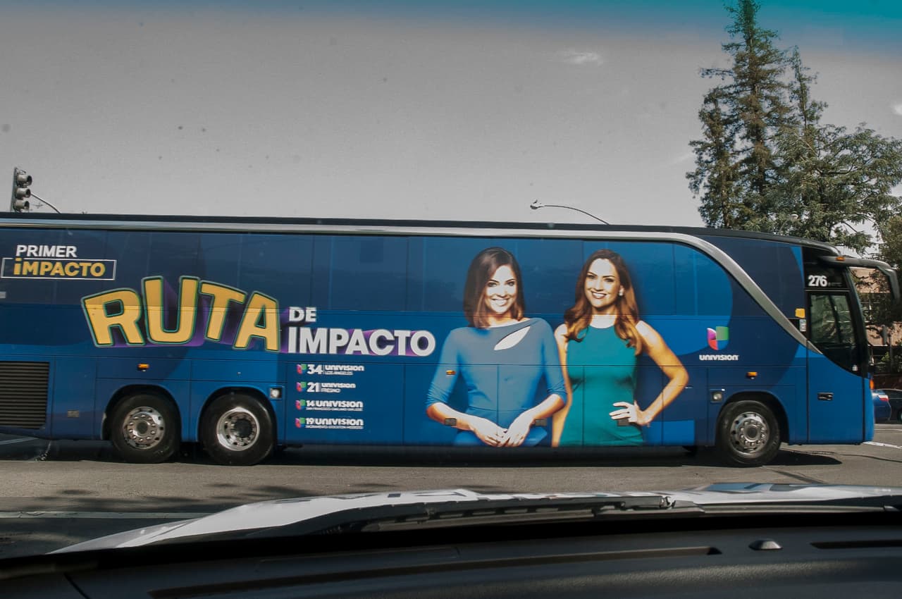 Una bienvenida calurosa fue lo que recibió al equipo de Primer Impacto en Fresno. Tanto del clima como el cariño del público del Valle Central. Todos los presentes tuvieron la oportunidad de tomarse fotos y convivir con el equipo.