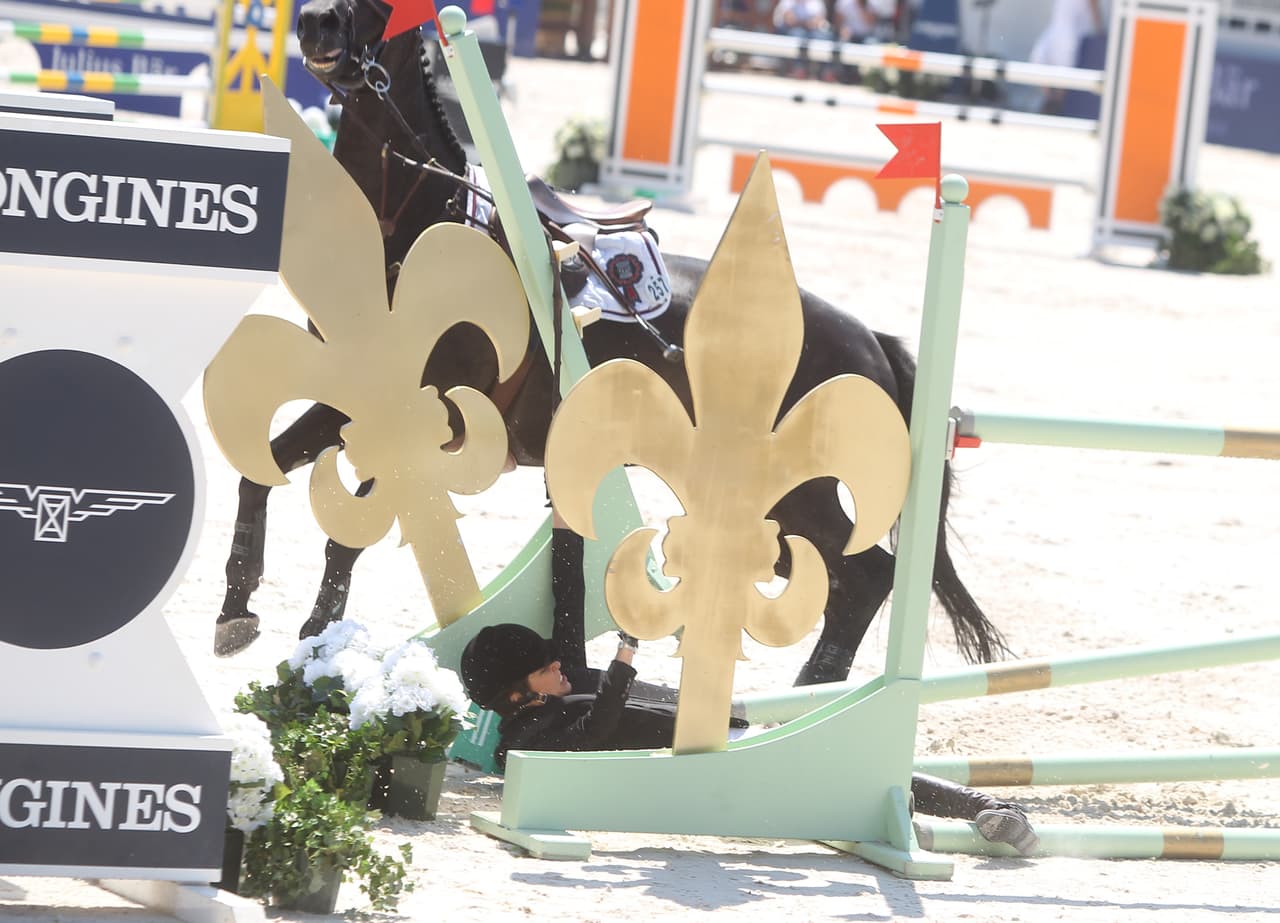 ¡Qué alguien la ayuuuude!