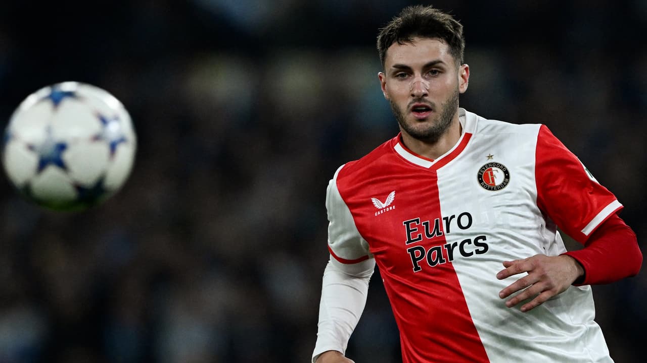 Nuevas críticas para Giménez con Feyenoord: "No es verdadero talento"