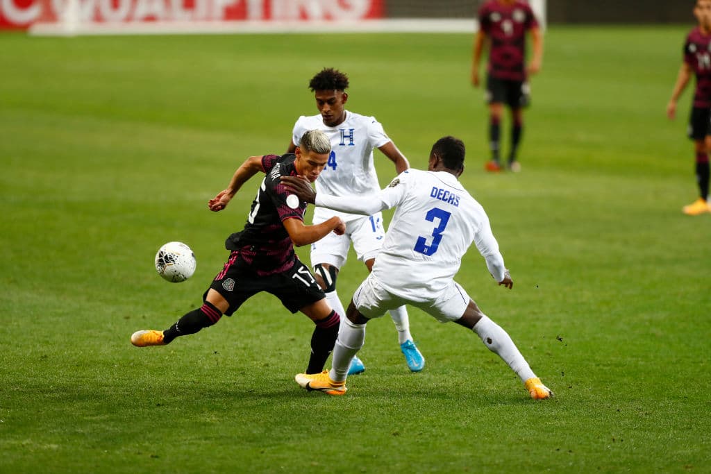 México tiene que venir de atrás para empatar el partido, mandar el juego al alargue y terminar ganado el título en la tanda de penaltis. José Juan Macías fue el encargado de empatar el partido al minuto 80.