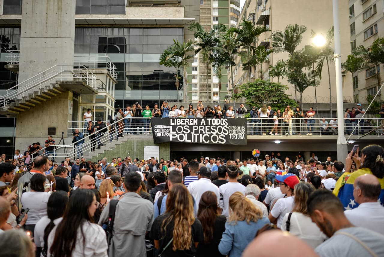 El régimen de Maduro se niega a reconocer el resultado de las 
<a href="https://www.univision.com/local/miami-wltv/elecciones-en-venezuela-2024-nicolas-maduro-ganador-venezolanos-en-miami-reacciones-fotos" target="_blank">elecciones presidenciales del pasado 28 de julio</a> en las que ganó Edmundo González Urrutia, candidato de la oposición.